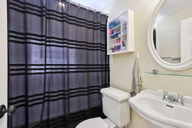 8911 Lamon Ave Unit A, Skokie, IL 60077 - bathroom with a sink and curtained shower