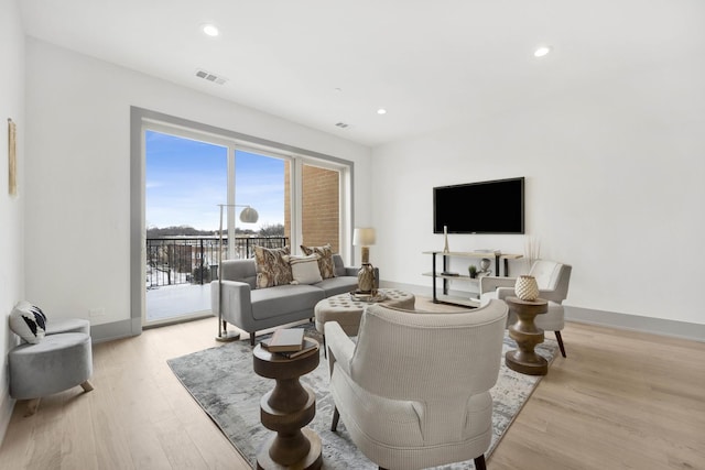 1548 W Ardmore Ave Unit 4C, Chicago, IL 60660 - living room with light wood-style flooring, recessed lighting, and baseboards