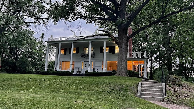644 Genesee Ave, Morrison, IL 61270 - greek revival house featuring a front yard