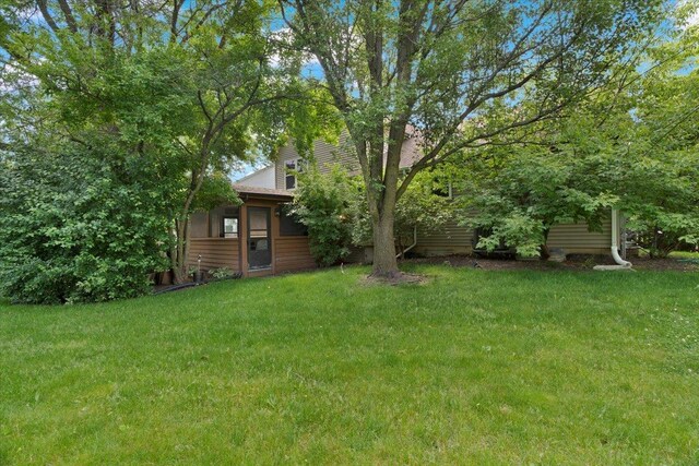 232 Lexington Ct, Grayslake, IL 60030 - view of grassy yard