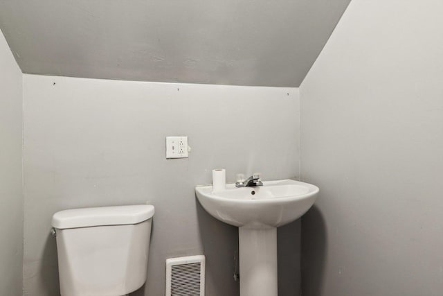 8136 S Manistee Ave, Chicago, IL 60617 - half bath featuring toilet and a sink
