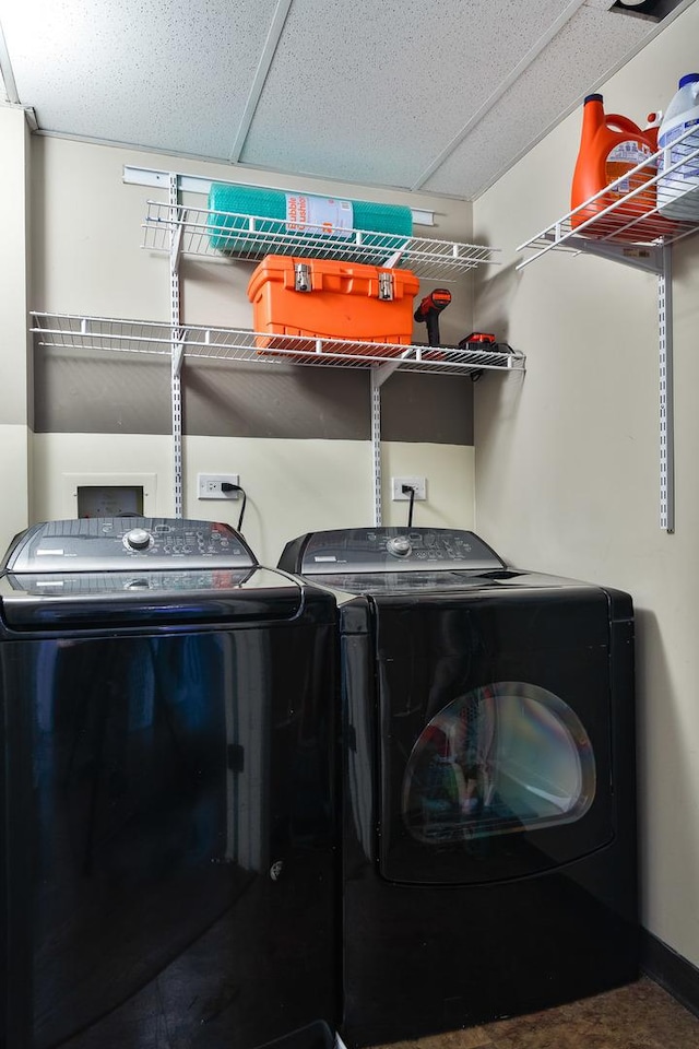 910 S Michigan Ave Unit 1411, Chicago, IL 60605 - laundry room with washer and dryer