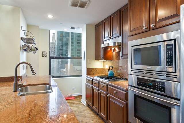 910 S Michigan Ave Unit 1411, Chicago, IL 60605 - kitchen with stainless steel appliances, light wood-style flooring, under cabinet range hood, backsplash, and recessed lighting