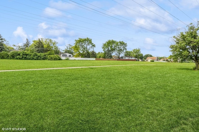 579 Figard Ln, Des Plaines, IL 60016 - view of green lawn