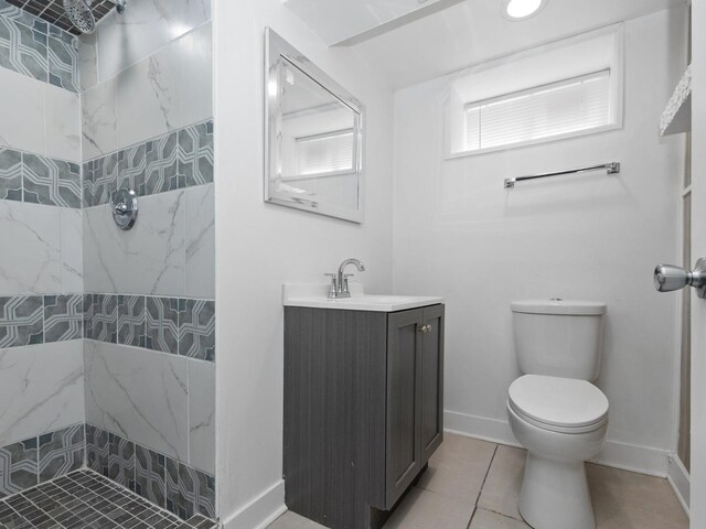 142 W Brayton St, Chicago, IL 60628 - bathroom with vanity, tiled shower, toilet, and baseboards