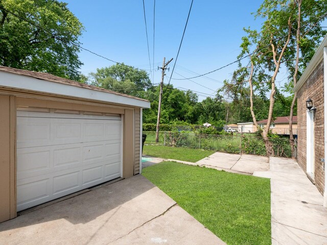 142 W Brayton St, Chicago, IL 60628 - garage with concrete driveway