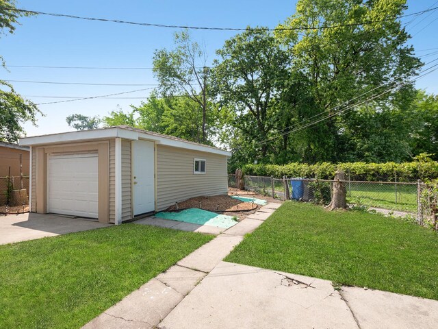 142 W Brayton St, Chicago, IL 60628 - detached garage with driveway