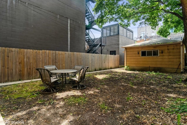 1020 N Wood St, Chicago, IL 60622 - fenced backyard with outdoor dining space