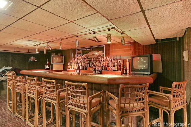 7 3 Lakes Rd, Barrington Hills, IL 60010 - indoor dry bar with a drop ceiling