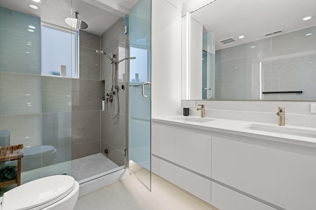 2113 N Clark St, Chicago, IL 60614 - full bathroom featuring toilet, tiled shower, double vanity, recessed lighting, and tile patterned flooring
