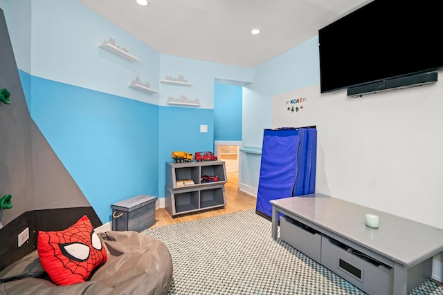 2113 N Clark St, Chicago, IL 60614 - playroom featuring wood finished floors, recessed lighting, and baseboards