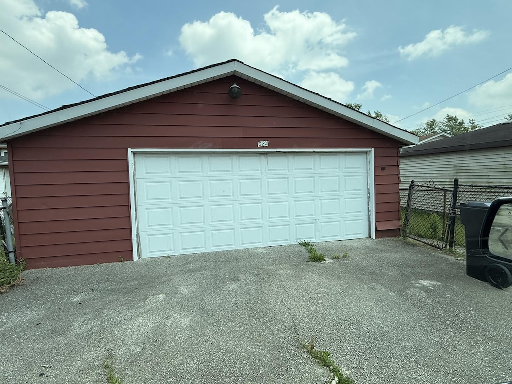 16024 Myrtle Ave, Harvey, IL 60426 - view of detached garage