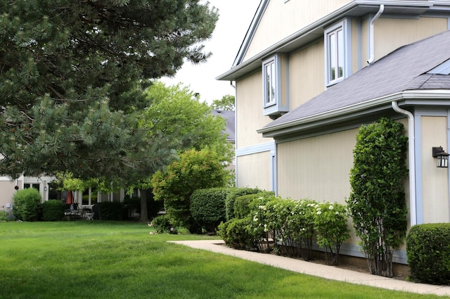 402 Catbird Ln, Deerfield, IL 60015 - view of green lawn