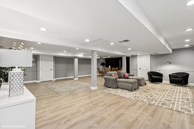 31 E Sandpiper Ln, Lake Forest, IL 60045 - living area featuring wood finished floors and recessed lighting