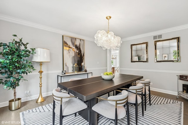 31 E Sandpiper Ln, Lake Forest, IL 60045 - dining area featuring a chandelier, ornamental molding, and wood finished floors