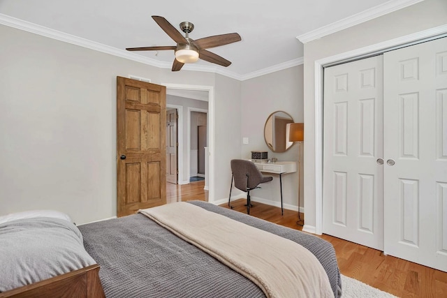 336 Brooklea Ct, Naperville, IL 60565 - bedroom with light wood-type flooring, crown molding, a closet, and a ceiling fan