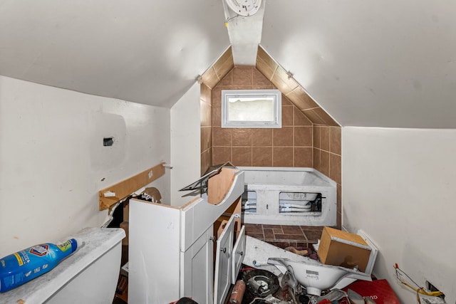 6641 S Green St, Chicago, IL 60621 - full bath featuring vaulted ceiling, a garden tub, and toilet