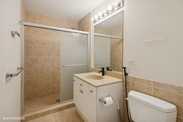 1720 S Michigan Ave Unit 1608, Chicago, IL 60616 - bathroom featuring toilet, vanity, tiled shower, tile walls, and tile patterned flooring