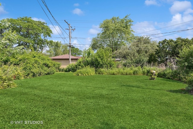 8544 W Roseview Dr, Niles, IL 60714 - view of grassy yard