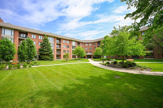 875 E 22nd St Unit 220, Lombard, IL 60148 - view of property's community featuring a yard
