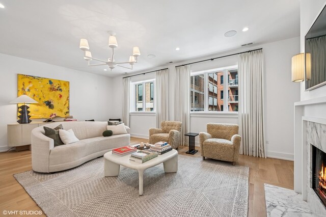 226 S Green St Unit 4N, Chicago, IL 60607 - living area with a premium fireplace, light wood-type flooring, a chandelier, and recessed lighting