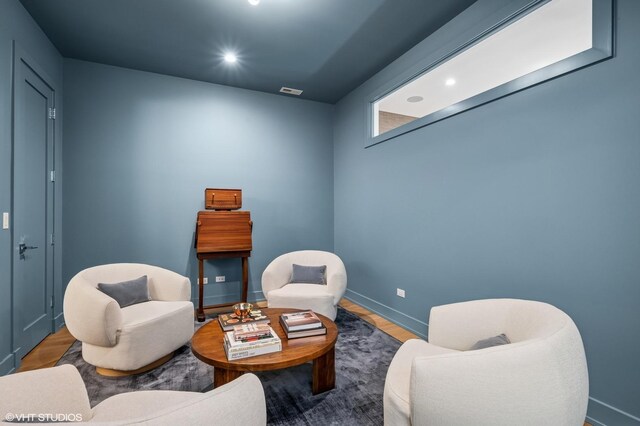 226 S Green St Unit 4N, Chicago, IL 60607 - living area with wood finished floors and recessed lighting