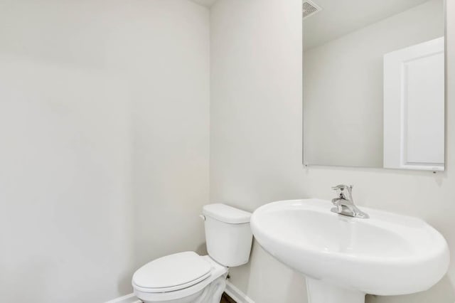 879 Briar Glen Ct, Hampshire, IL 60140 - bathroom featuring baseboards and toilet