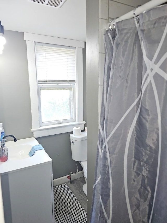 310 Hill Ave, Elgin, IL 60120 - bathroom with vanity and a shower with curtain