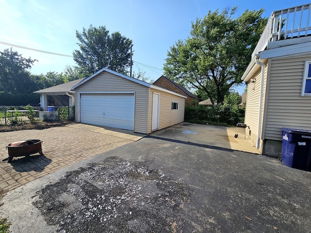 310 Hill Ave, Elgin, IL 60120 - detached garage with driveway