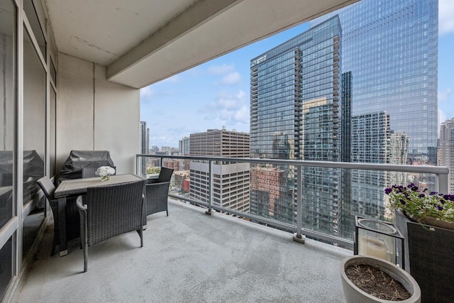 333 N Canal St Unit 2505, Chicago, IL 60606 - balcony with a view of city and grilling area