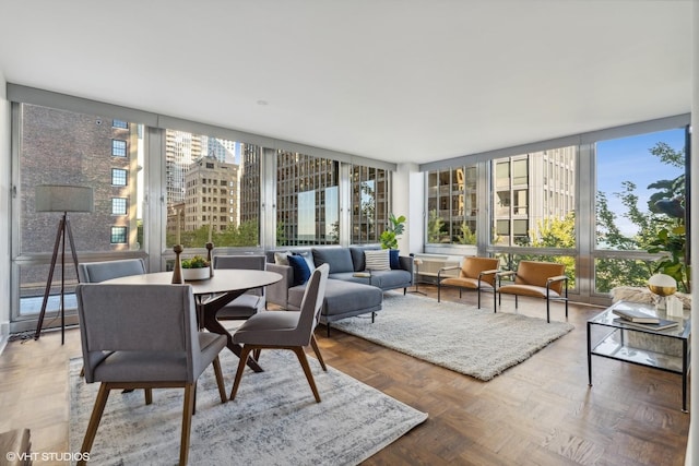880 N Lake Shore Dr Unit 4E, Chicago, IL 60611 - sunroom / solarium with expansive windows