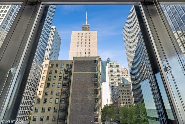 880 N Lake Shore Dr Unit 4E, Chicago, IL 60611 - city view