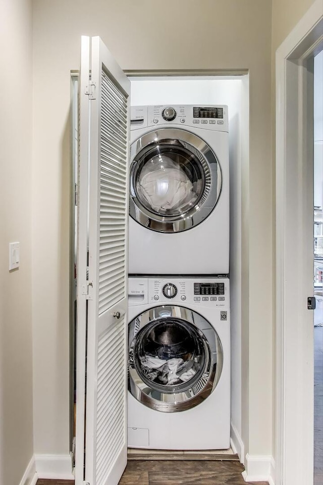 1211 S Prairie Ave Unit 1106, Chicago, IL 60605 - laundry area featuring stacked washer / dryer and wood finished floors