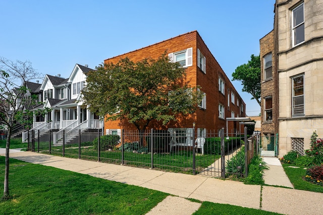 4730 N Hermitage Ave Unit 3C, Chicago, IL 60640 - view of building exterior with a fenced front yard and a residential view