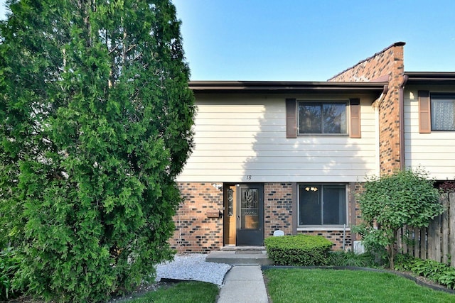 18 Winthrop Ct, Downers Grove, IL 60516 - photo 1