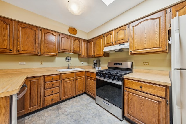 13040 W Tanglewood Cir, Palos Park, IL 60464 - kitchen featuring gas stove, under cabinet range hood, freestanding refrigerator, and brown cabinets