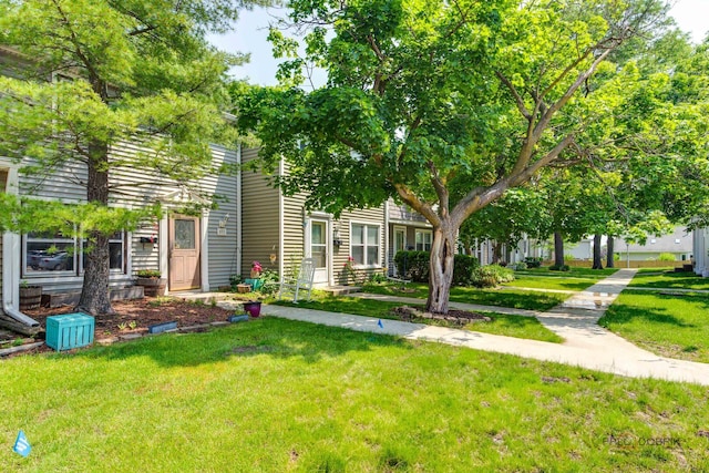 831 Mansfield Ct, Schaumburg, IL 60194 - view of front of home featuring a front lawn