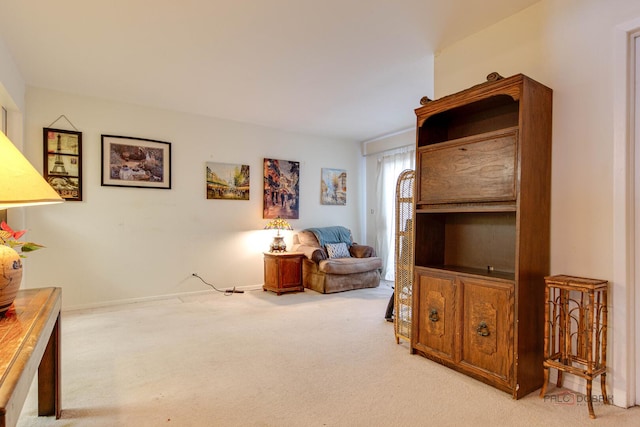 831 Mansfield Ct, Schaumburg, IL 60194 - living area with carpet and baseboards