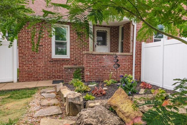 602 N Lee St, Bloomington, IL 61701 - entrance to property featuring brick siding