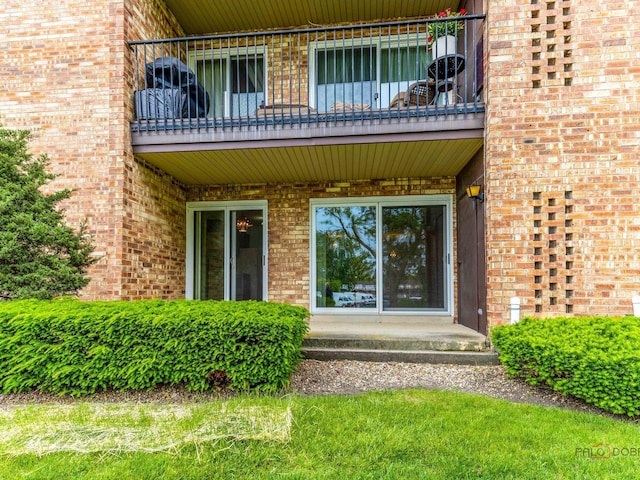 500 W Huntington Commons Rd Unit 150, Mount Prospect, IL 60056 - property entrance with a balcony and brick siding