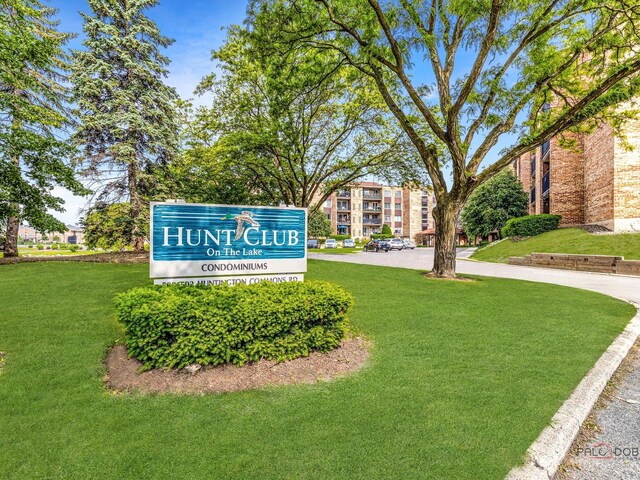 500 W Huntington Commons Rd Unit 150, Mount Prospect, IL 60056 - surrounding community featuring a yard