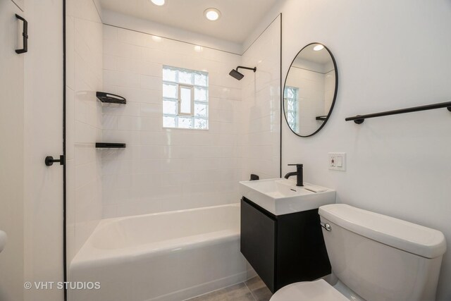 729 N Cuyler Ave, Oak Park, IL 60302 - full bath with vanity, tub / shower combination, and recessed lighting