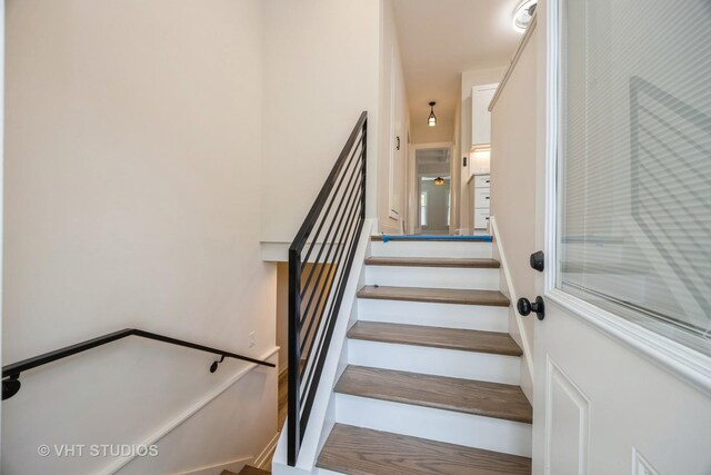 729 N Cuyler Ave, Oak Park, IL 60302 - view of staircase