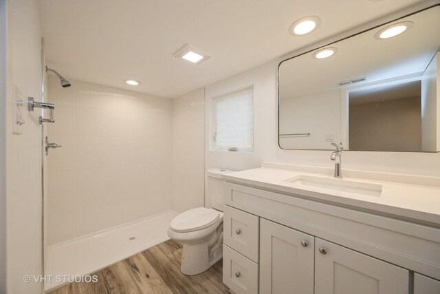 729 N Cuyler Ave, Oak Park, IL 60302 - bathroom with vanity, tiled shower, wood finished floors, and recessed lighting