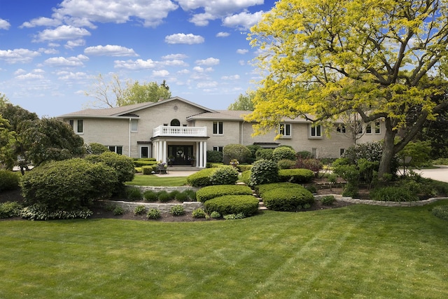 1877 Banbury Rd, Inverness, IL 60067 - view of front of home featuring a balcony and a front lawn