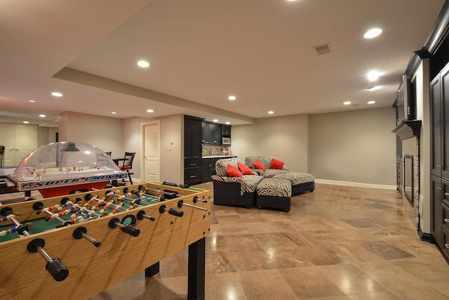 1877 Banbury Rd, Inverness, IL 60067 - rec room with recessed lighting