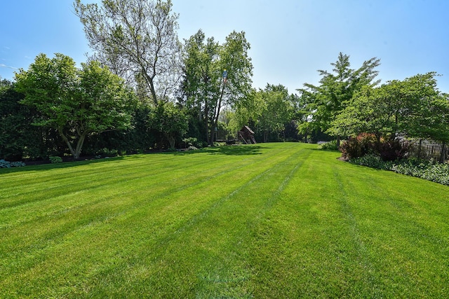 1877 Banbury Rd, Inverness, IL 60067 - view of yard