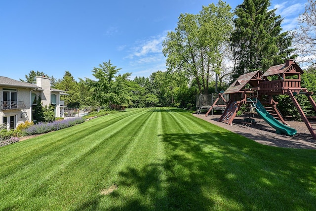 1877 Banbury Rd, Inverness, IL 60067 - view of green lawn