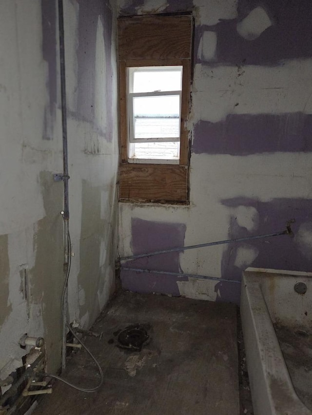 8847 S Burley Ave, Chicago, IL 60617 - bathroom with a tub to relax in