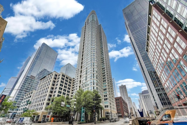 345 N Lasalle Blvd Unit 3904, Chicago, IL 60654 - view of property featuring a view of city